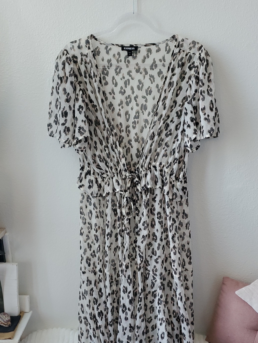 Express Women's Ivory and Black Leopard Print Kimono Duster